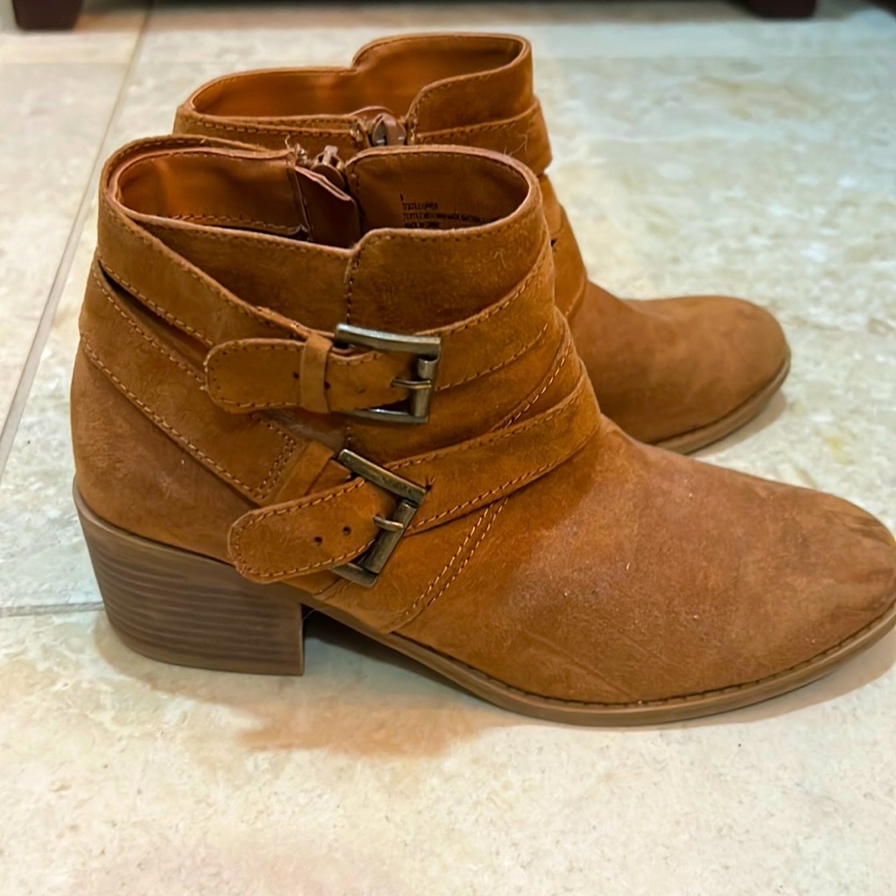 Girls brown boots size 6